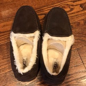 UGG ASCOT big kid slipper sz6